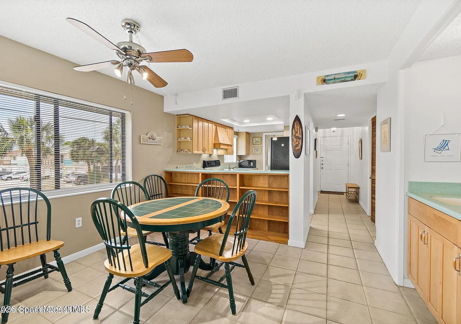 Seasonal Rental Oceanfront Complex — Photo 3