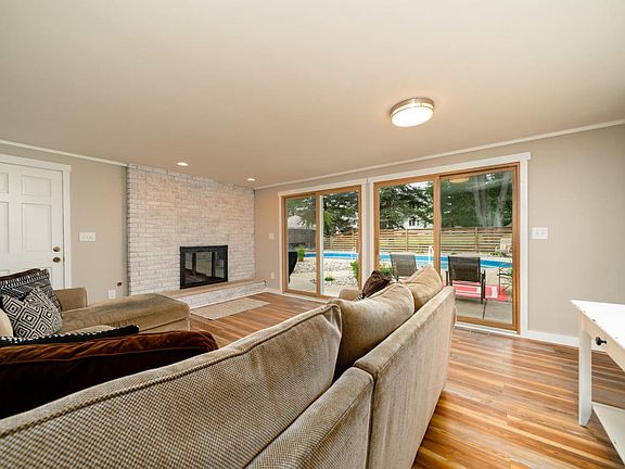 5th image of 445 Sherman Dr