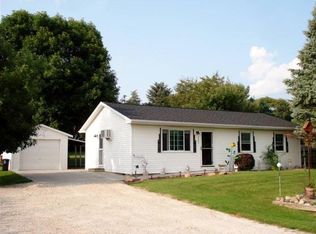 208 Wayne St, Altona, IL 61414