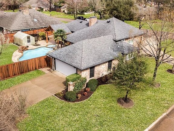 5th image of 901 Lake Meadows Dr
