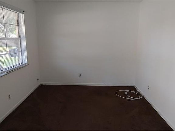 4th image of 201 NE Jefferson Cir N #1