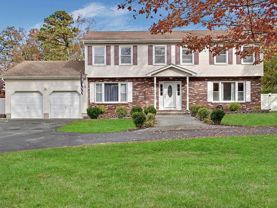 1st image of 48 Redwood Dr