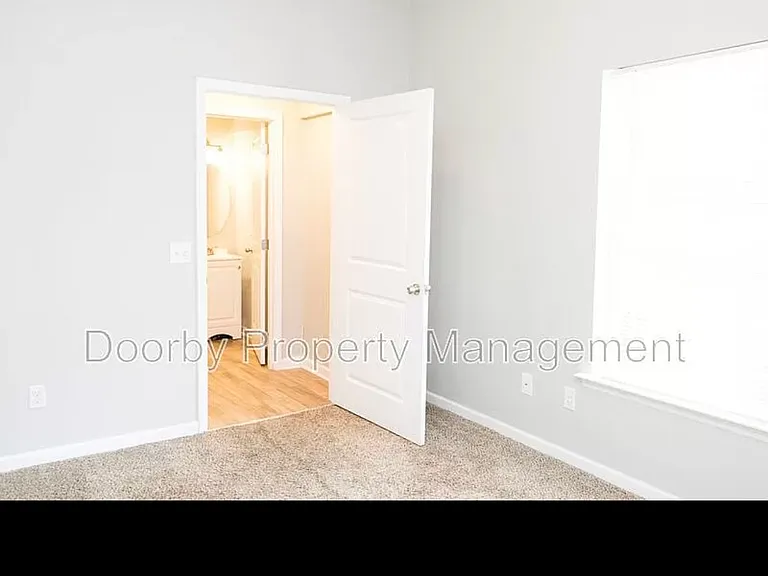 1044 Flynn St — Photo 9