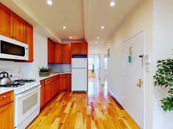 7811 Third Avenue image 1 of 6