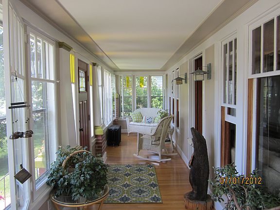 enclosed front porch/sunroom