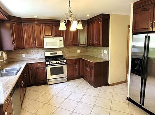 170-18 Lithonia Ave #2J, Fresh Meadows, NY 11365