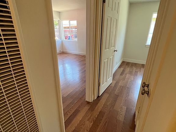 4th image of 2806 Devonshire Ave #2