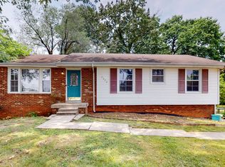 2222 Robin Dr, Clarksville, TN 37042