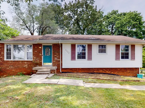 2222 Robin Dr, Clarksville, TN 37042