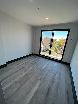 Rented by Delmark Realty LLC | media 17