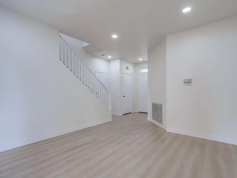 11655-8 Compass Point Dr N — Photo 2