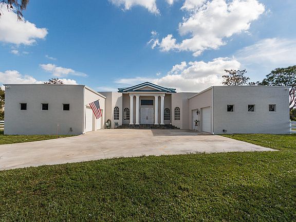 4th image of 2258 Palm Deer Dr