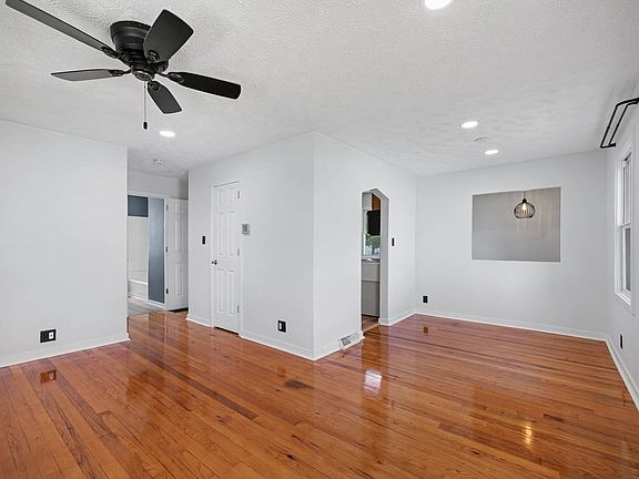 5th image of 2304 Washington St