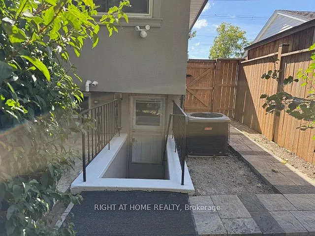 2 bed, $1,800 — Photo 4