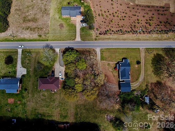 4th image of 3048 Spencer Rd NE