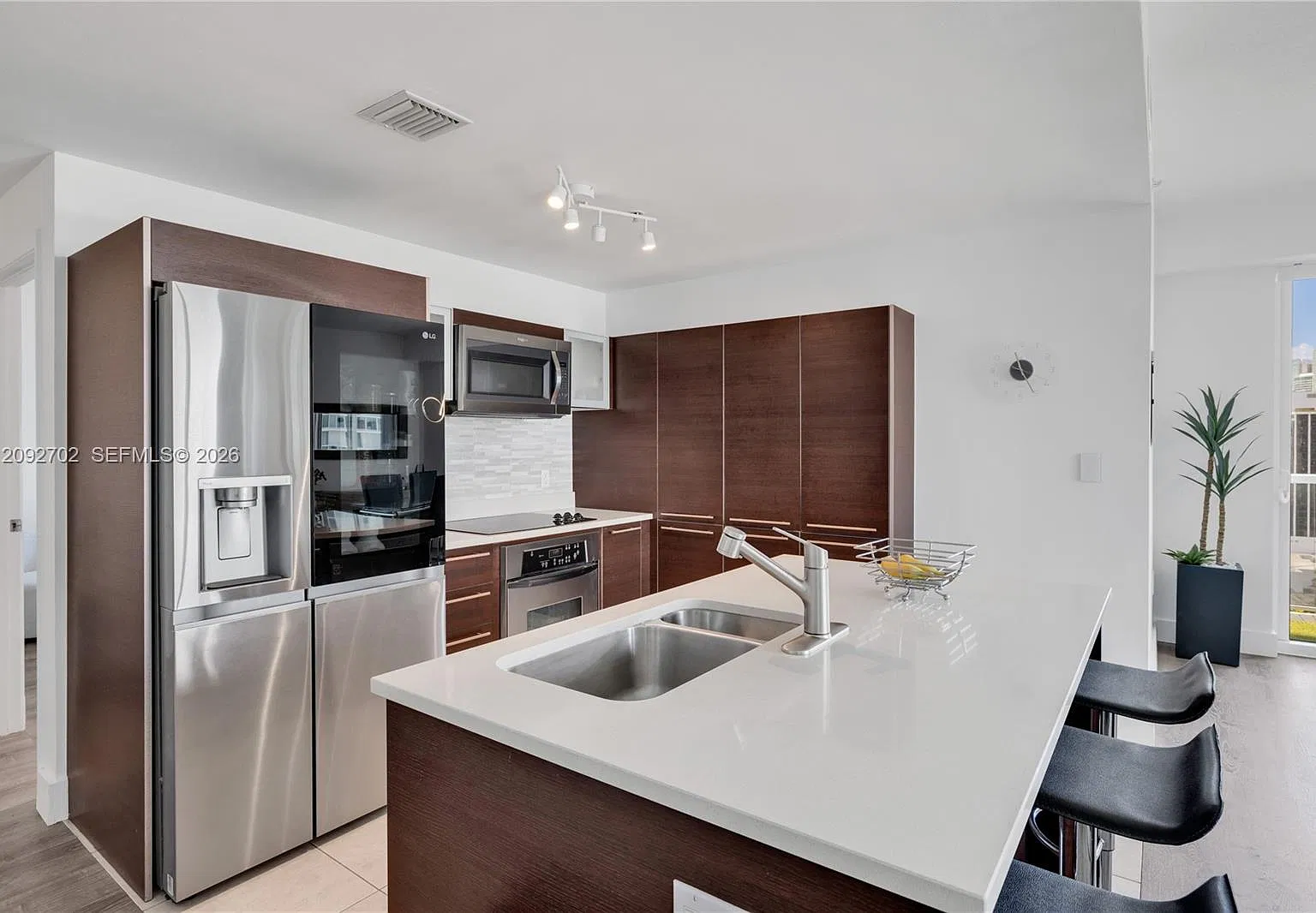 Quantum On The Bay Condo — Photo 4