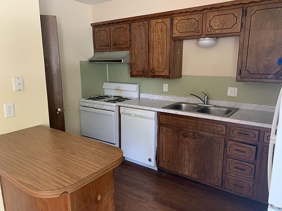 3rd image of 525 H St NE #2F