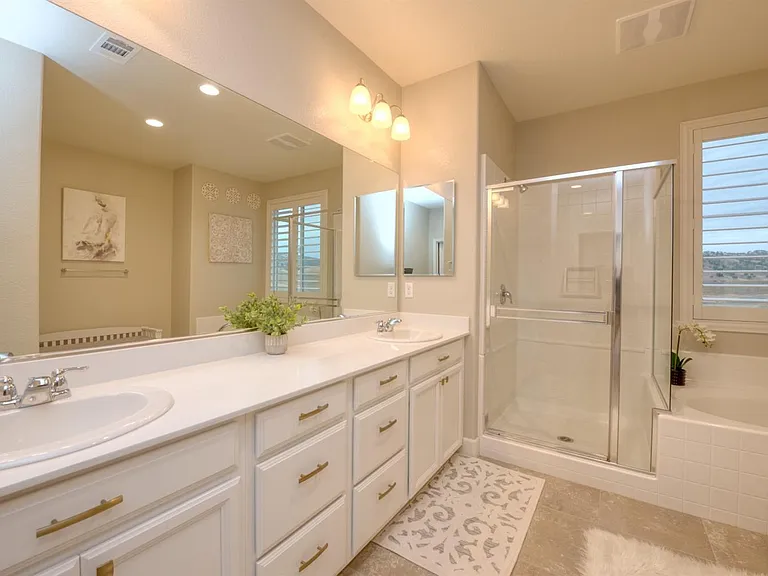 Cabernet Ct — Photo 17