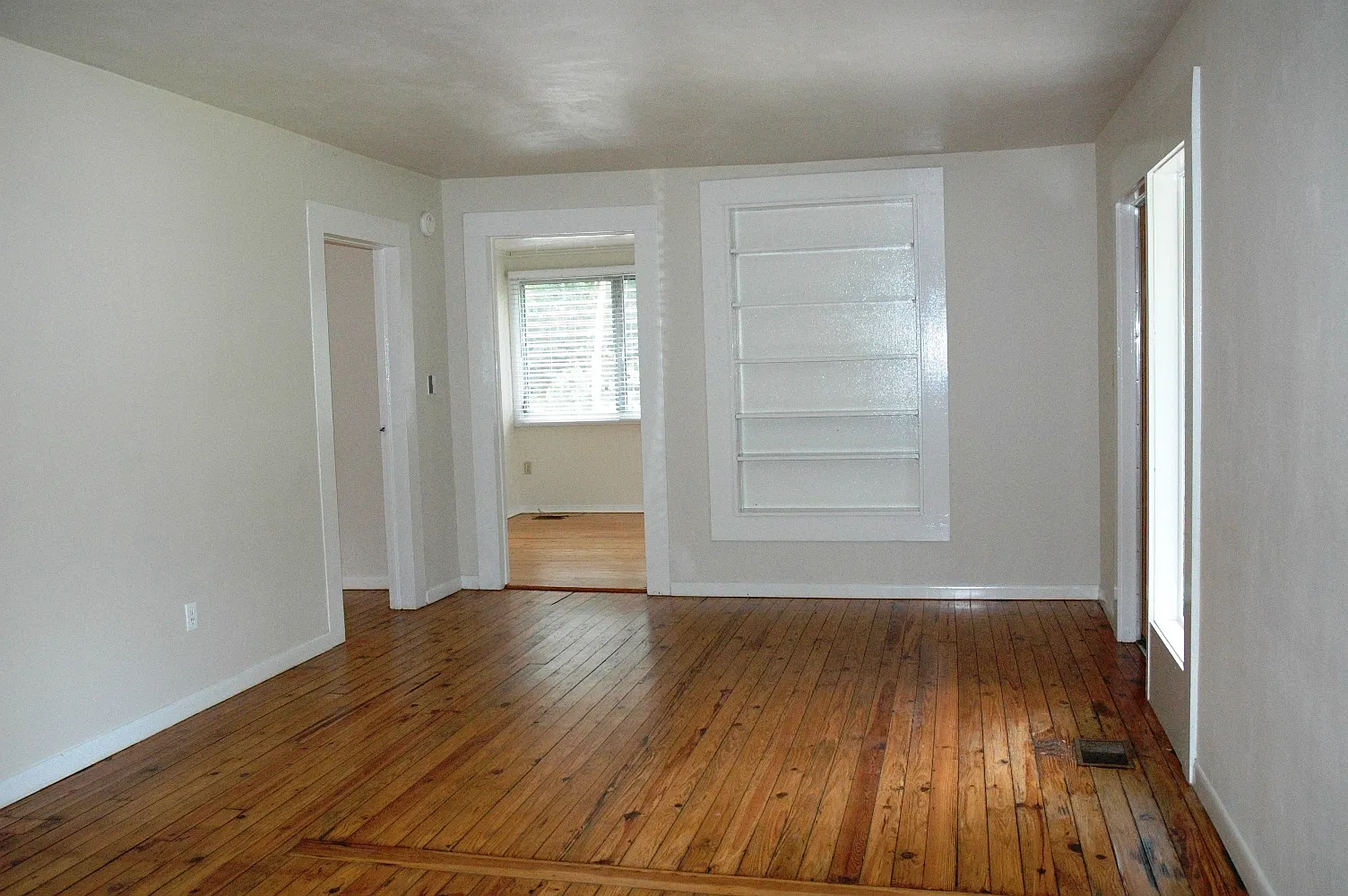 3 Bedroom, 2 Bathroom House (w/ Study) Blocks from UF — Photo 3