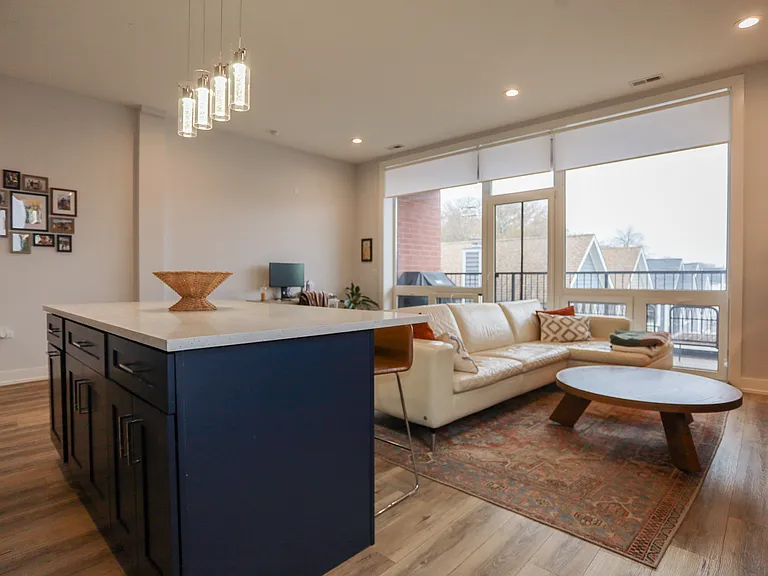2402 W Carmen Ave #301 — Photo 4