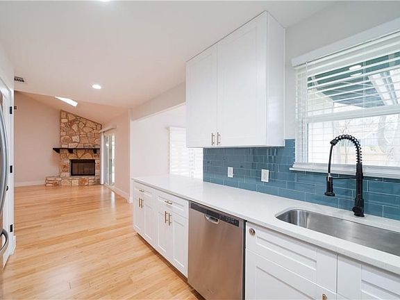 5th image of 2515 Berkett Dr