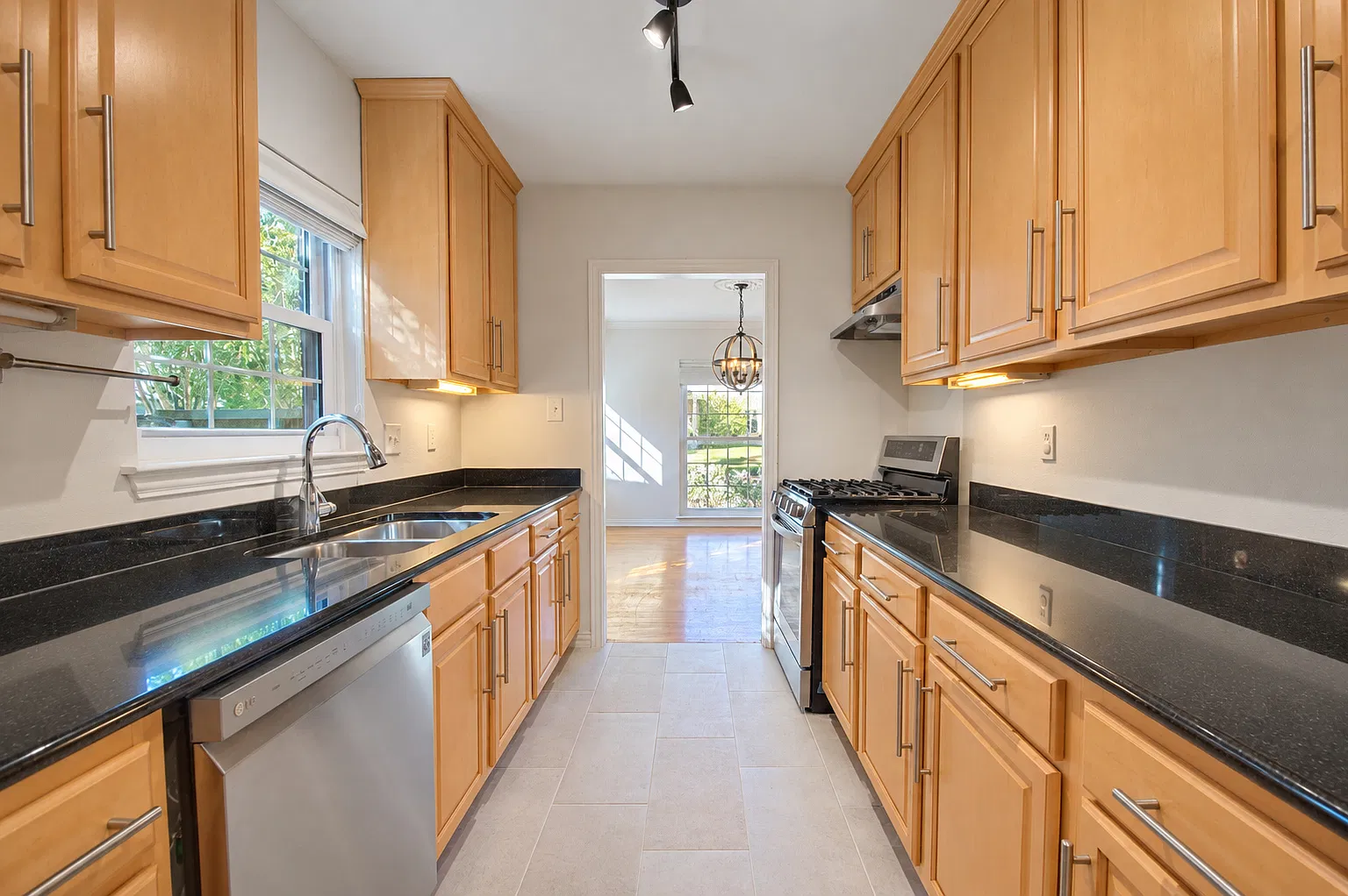 3 bed, 1511 sqft, $4,500 — Photo 2