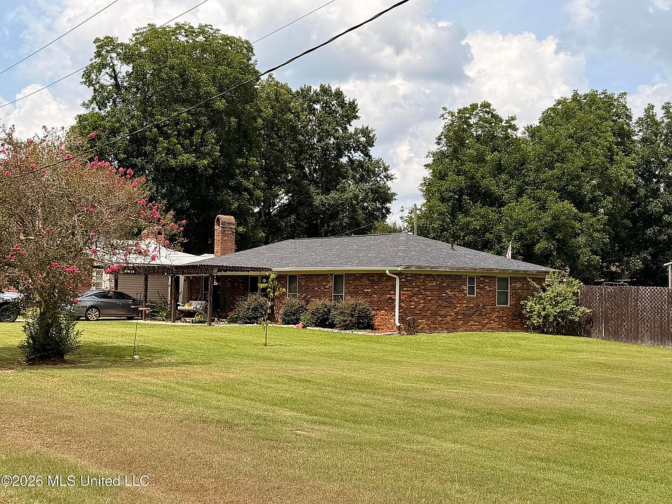 1st image of 32 Pine St