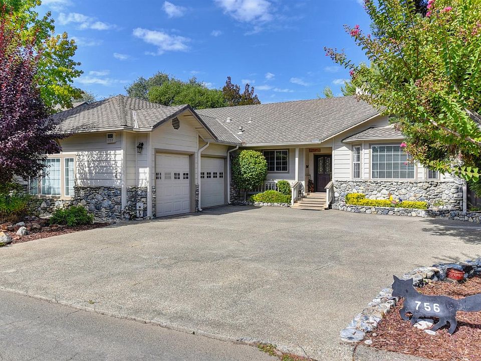 1st image of 756 Oak Crest Cir