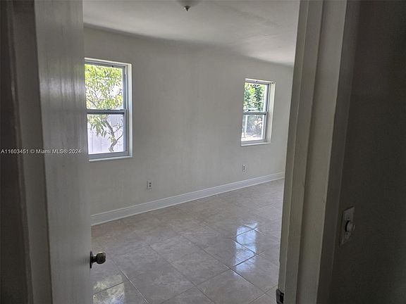 4th image of 254 NE 41st Ct