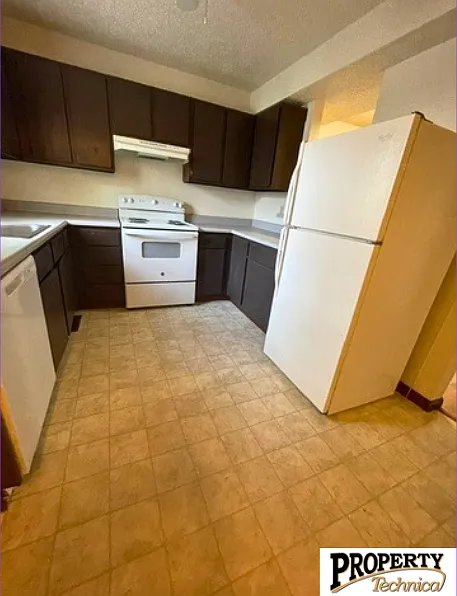2 bed, 1.5 bath, 950 sqft, $1,225 — Photo 2