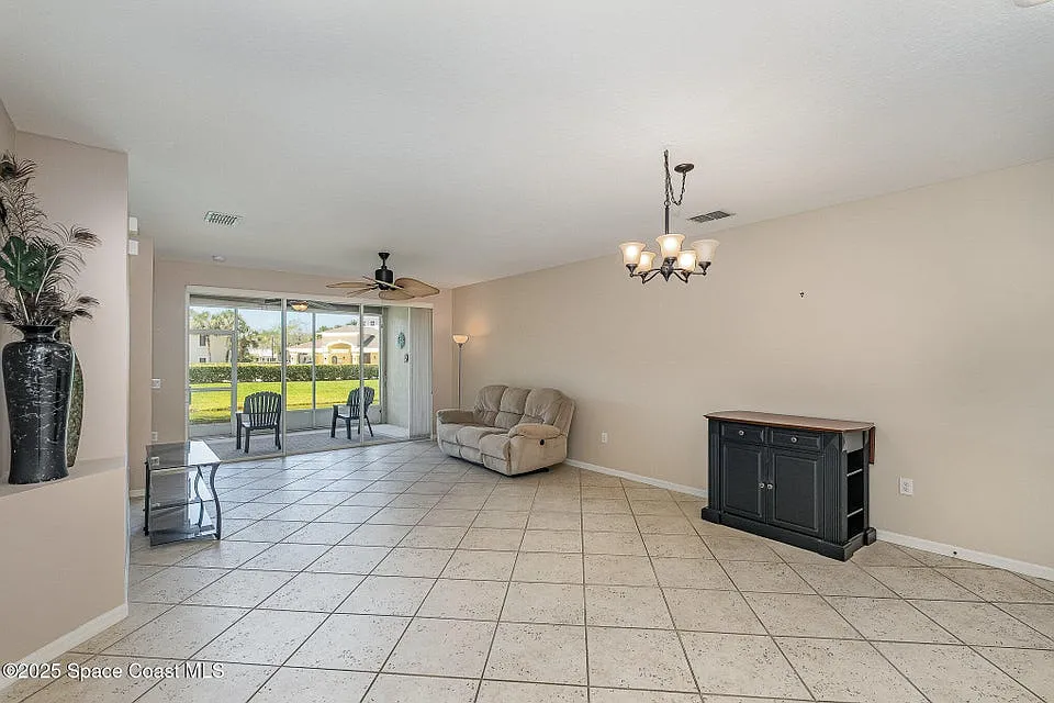 Building Photo - 400 Trotter Ln #102