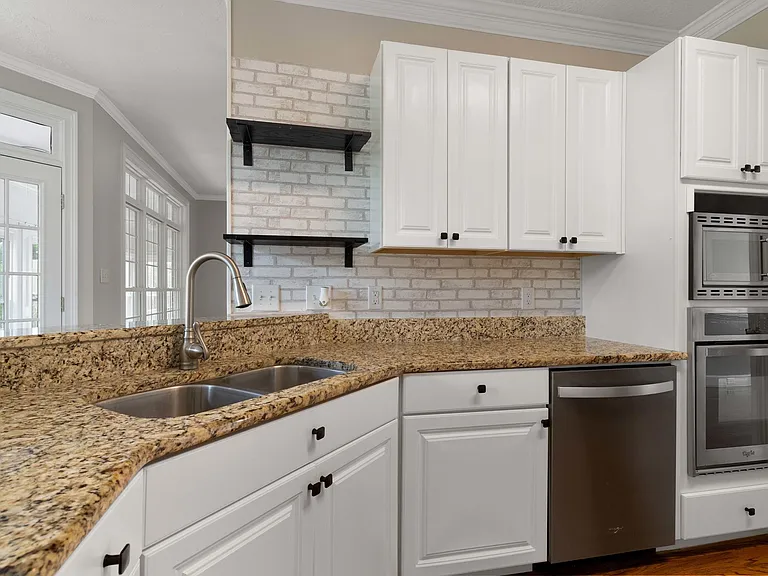 806 Willow Lake Dr — Photo 7