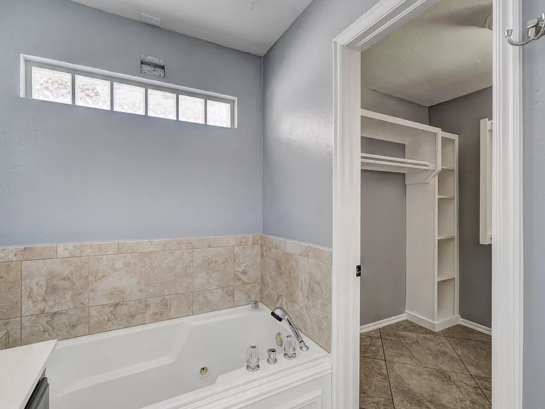 1209 SW 113th St — Photo 22