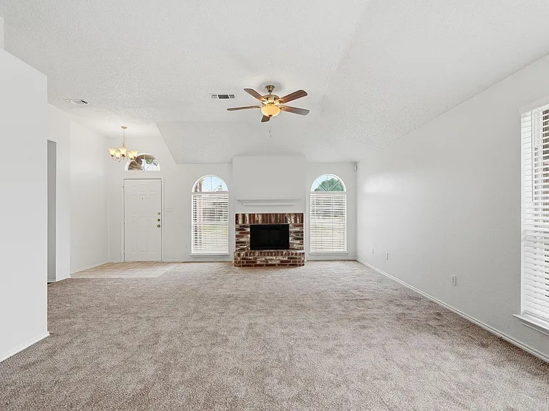 2833 Hidden Springs Dr — Photo 3