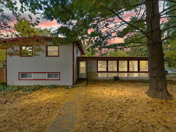 304 E Mumford Dr, Urbana, IL 61801
