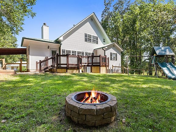 3rd image of 84 Church St