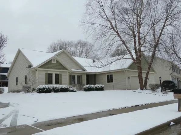 2619 Fox Hill DRIVE, Waukesha, WI 53189