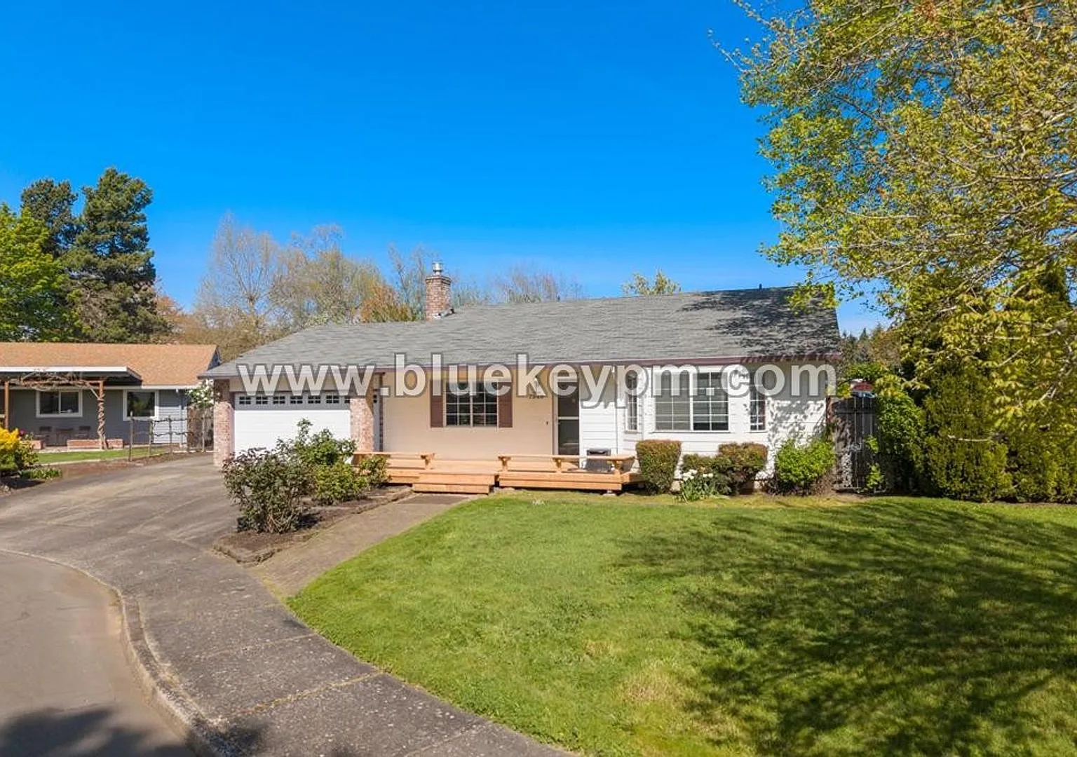3 Bed, 2 Bath Home in Wilsonville on a Cul-de-sac with Large Backyard — Photo 2