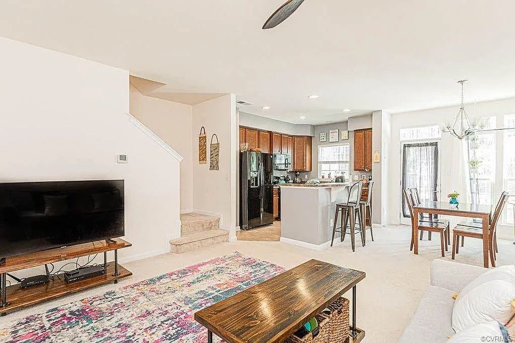 8956 Ringview Dr — Photo 2
