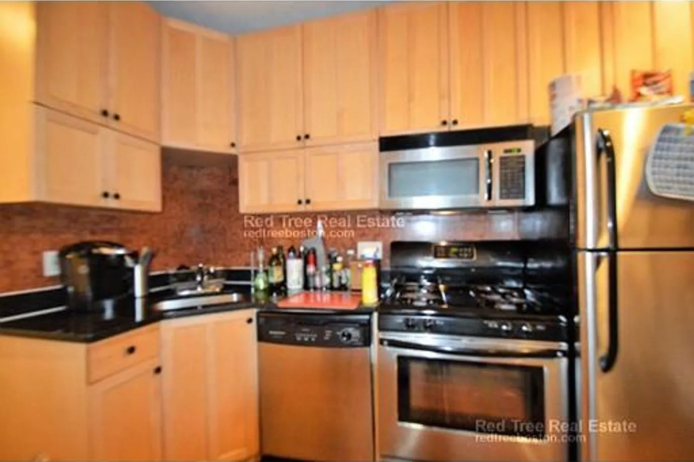 Desirable BU Location. Walk to School. Spacious Unit. Central Heat/AC, Laundry on a Site, Parking... — Photo 1