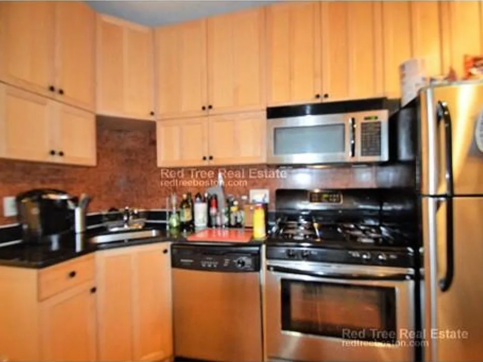 79 Thatcher St #301E