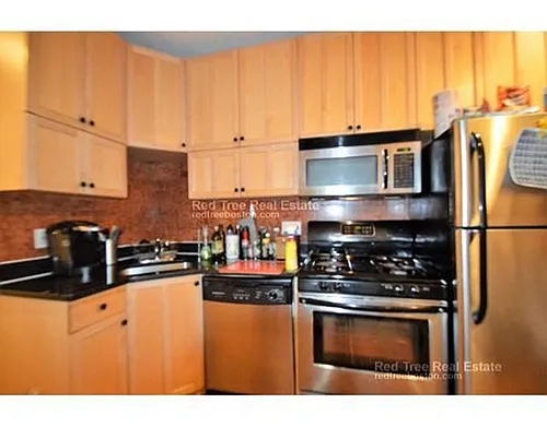 73 Thatcher St Photo 1