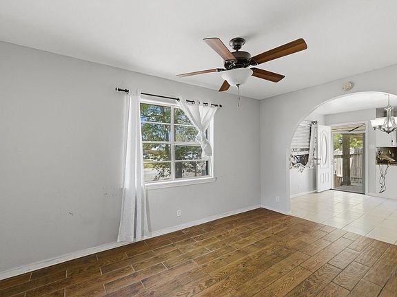 5th image of 1101 Laredo St