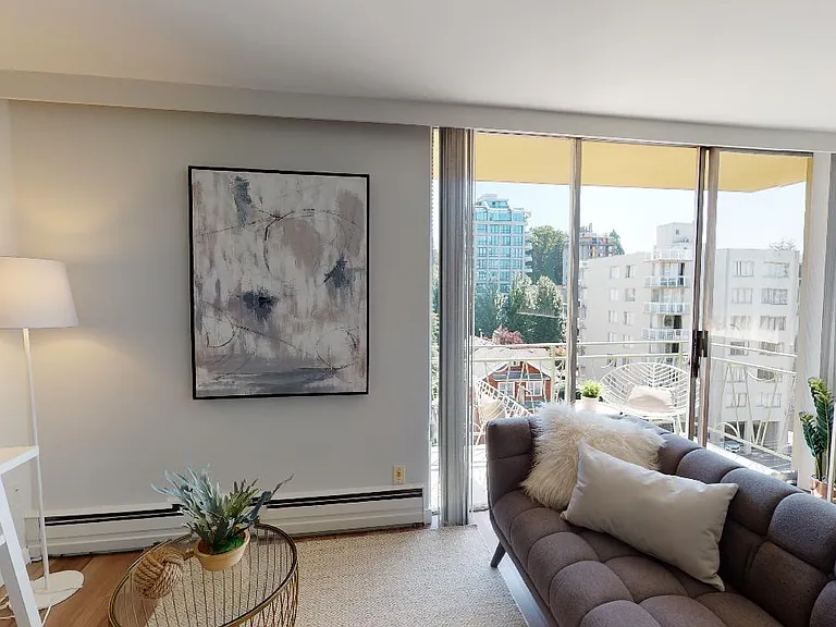 1326 W 13th Ave — Photo 3