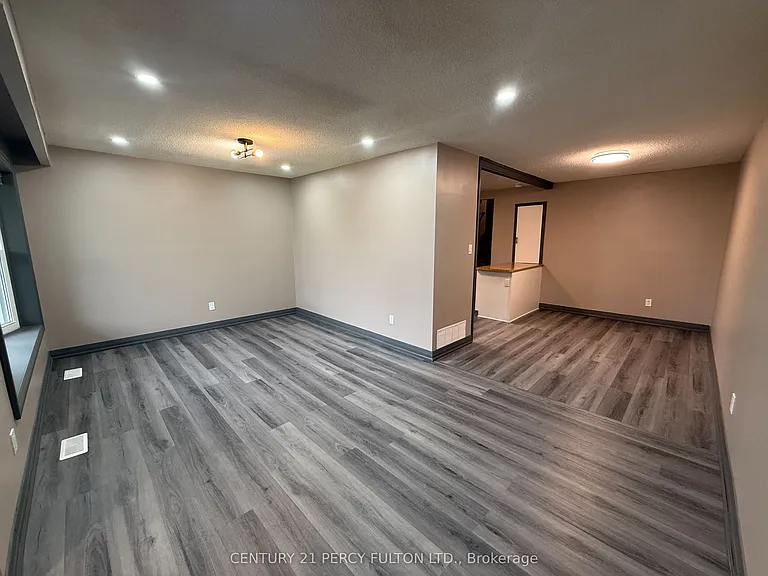273 Coventry Ct — Photo 3