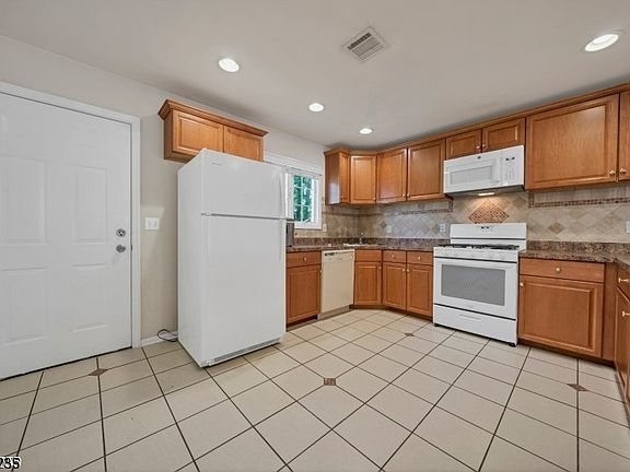 4th image of 83A Springfield Ave #A