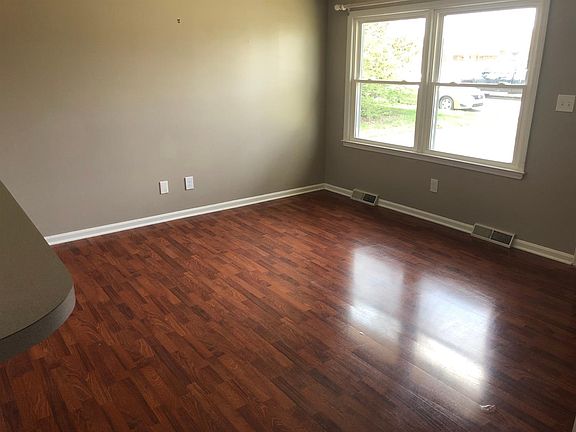 4th image of 3686 Niagara Dr