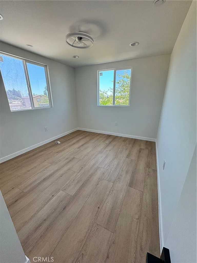 2 bed, 1.5 bath, 800 sqft, $2,800 — Photo 2
