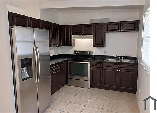 3rd image of 1712 Warrington Way