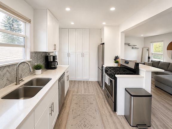 3rd image of 614 Westminster Ave #1